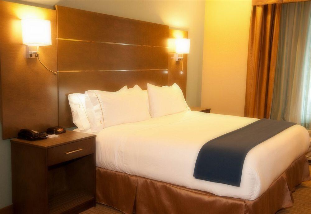 Holiday Inn Express And Suites Schulenburg By Ihg Buitenkant foto