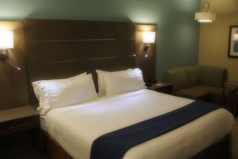 Holiday Inn Express And Suites Schulenburg By Ihg Buitenkant foto